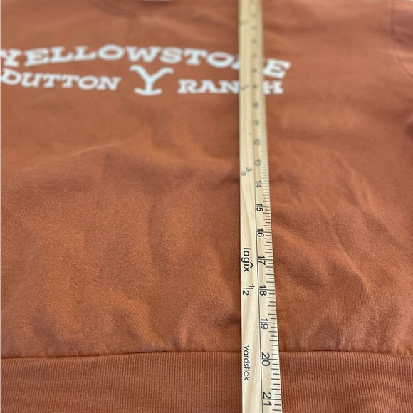 Yellowstone Dutton Ranch Long Sleeve Crewneck Sweatshirt Orange Rust Size M - Picture 8 of 9